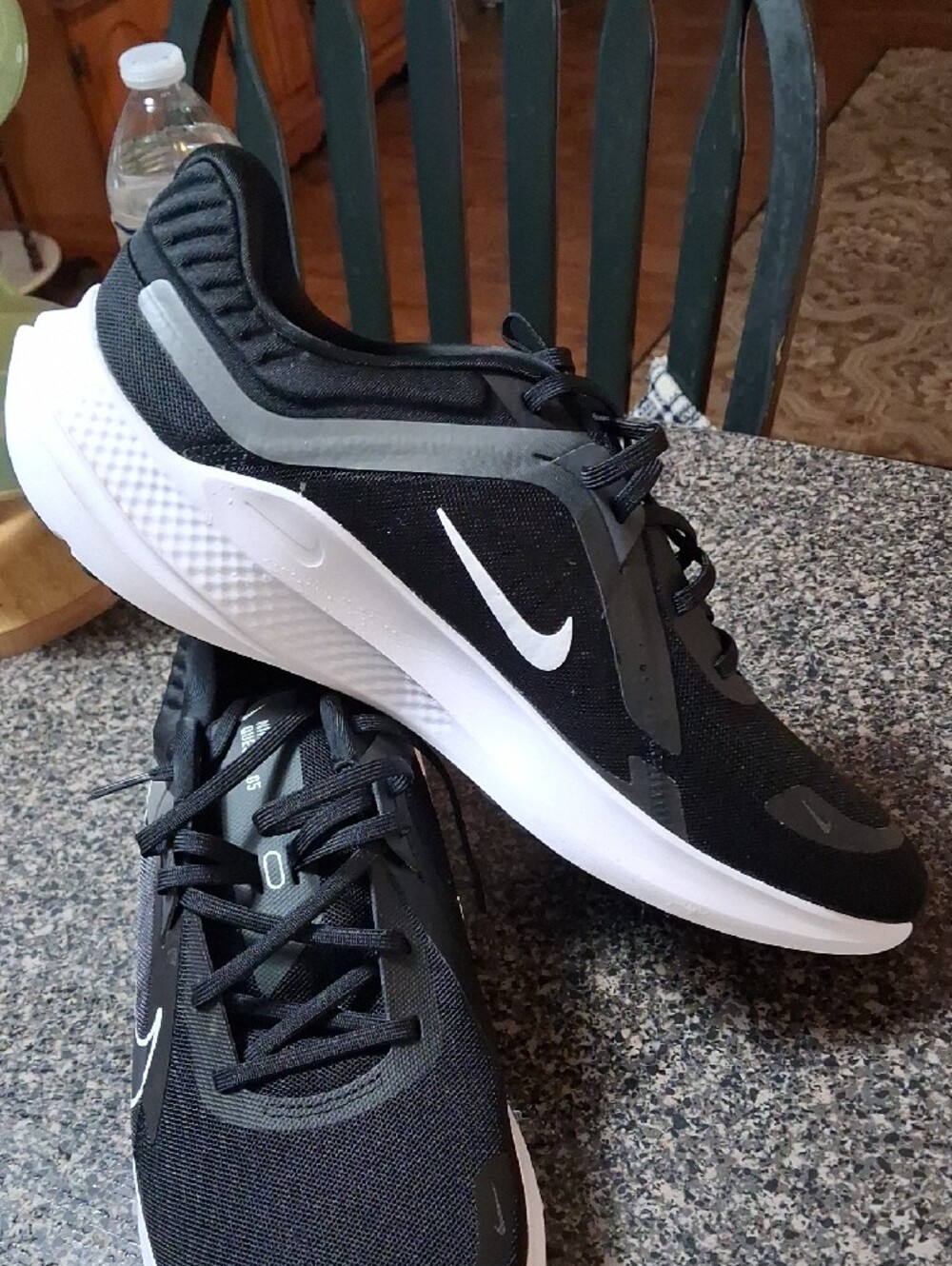 Nike Men's Black and White Athletic Running Sneakers QUEST 05 SIZE 12.5